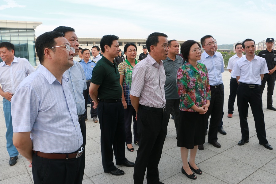 景德鎮(zhèn)市委副書記、市長(zhǎng)梅亦參觀考察上饒市綜合交通樞紐