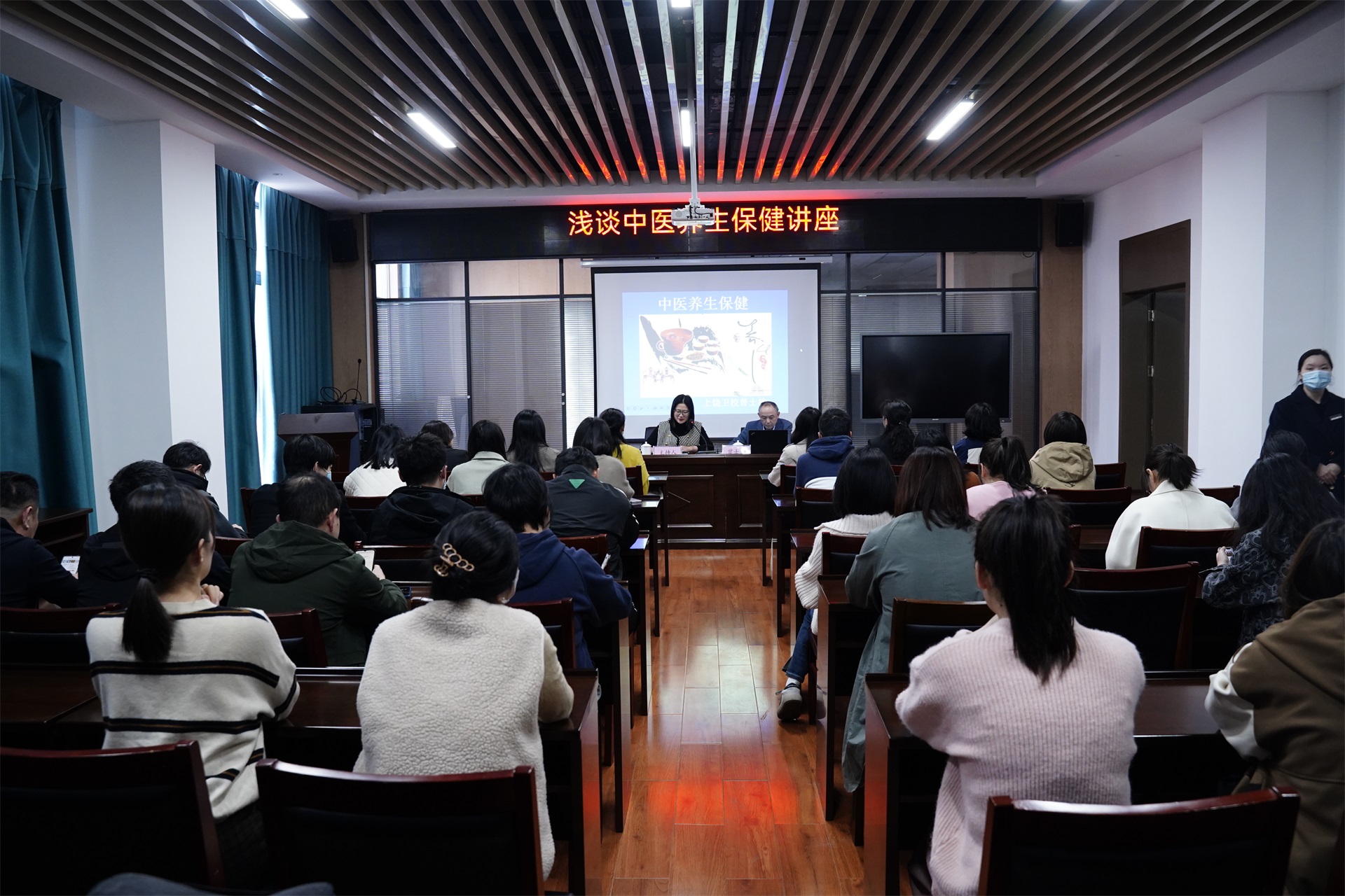 市城控集團(tuán)開展 “二十大精神學(xué)習(xí)分享會(huì)暨淺談中醫(yī)養(yǎng)生保健講座”